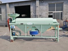 黑龍江哈爾濱李經理訂購的中型水稻打毛機、稻種脫芒機裝車發貨